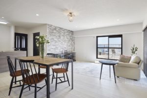 マンションリノベーション：限られた予算で実現する、開放的なモダン空間 - フランス、ヨーロッパのアンティーク&ヴィテージ家具 Found